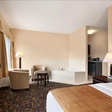 Days Inn & Suites By Wyndham Winnipeg Airport Manitoba-3
