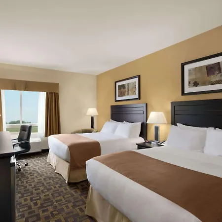 Days Inn & Suites By Wyndham Winnipeg Airport Manitoba-3