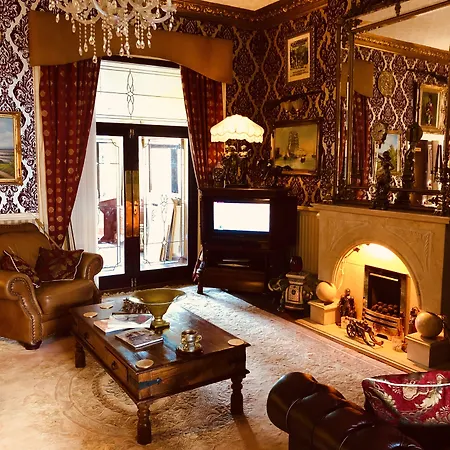 Castle Lodge Guest House 86-88 Sheil Rd L6 3Af-3
