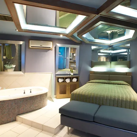 Le Chabrol Hotel & Suites-3
