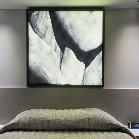 Le Chabrol Hotel & Suites-3