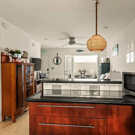 Beach Front Bungalow At Pacific Beach-2