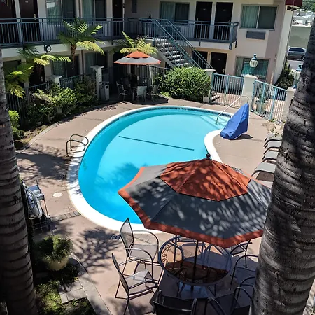 Tarzana Inn-2