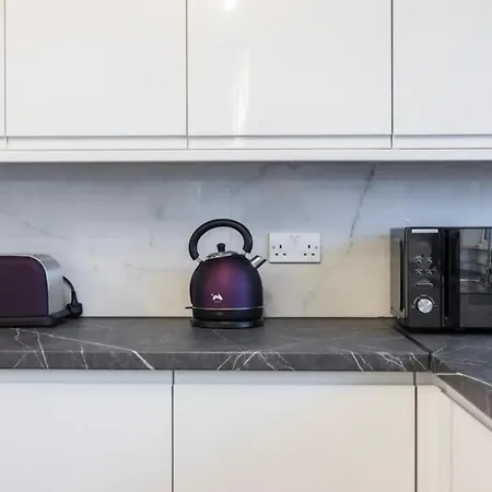 Stylish Apartment Clapham Escape + Garden-2