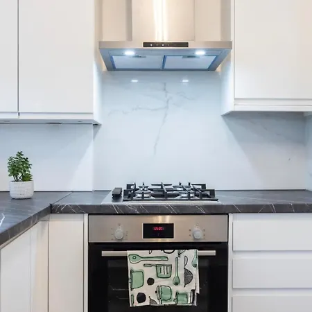 Stylish Apartment Clapham Escape + Garden-3
