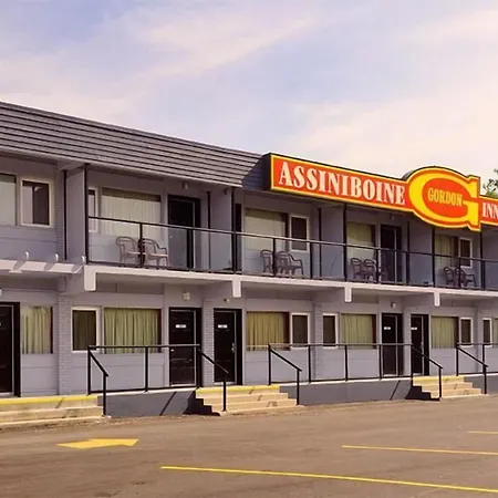 Travelodge By Wyndham Winnipeg Airport West-2