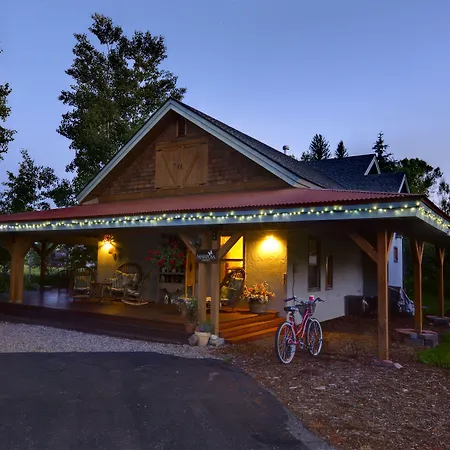 Mariposa Lodge Bed And Breakfast-3