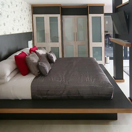 Damon'S Hotel-3