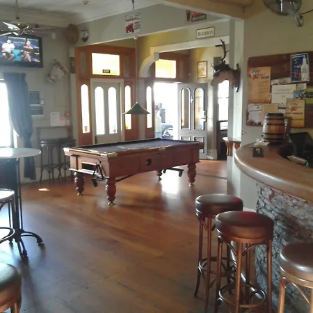 Shooters Saloon Hotel & Cabins-3