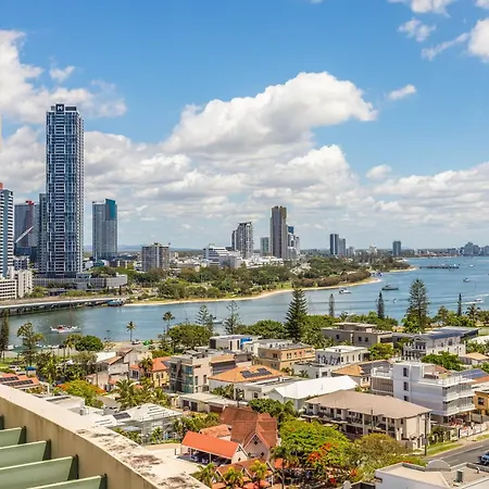 The Meriton Apartments On Main Beach-3