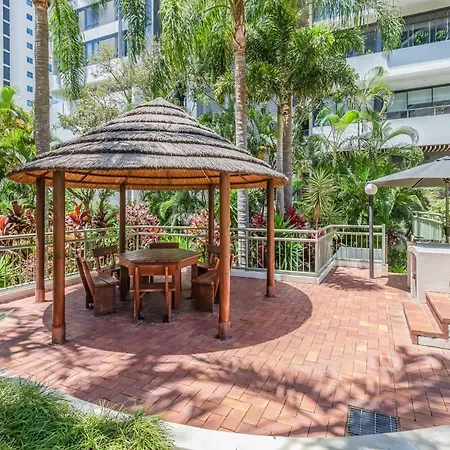 The Meriton Apartments On Main Beach-2