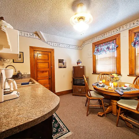Holden House 1902 Bed & Breakfast Inn-2