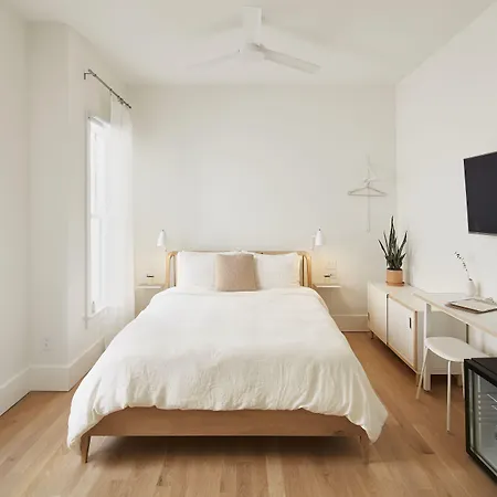 Guest House Raleigh- Adults Only-2