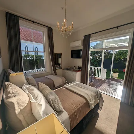 Ponsonby Manor-2