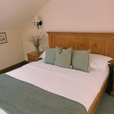 The Gwaelod Y Garth Inn-2
