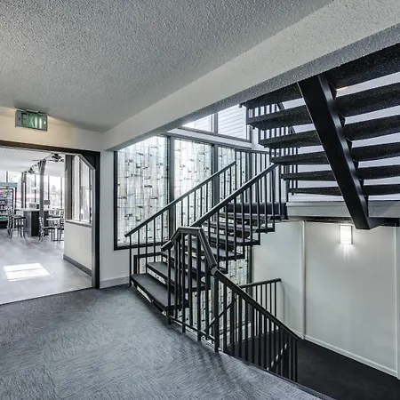 Days Inn & Suites By Wyndham Spokane-2