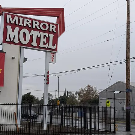 Mirror Motel-3