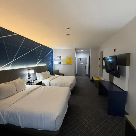 Comfort Inn & Suites Love Field-Dallas Market Center-2