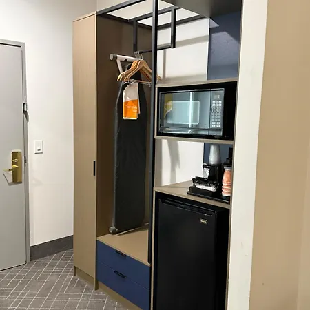Comfort Inn & Suites Love Field-Dallas Market Center-3