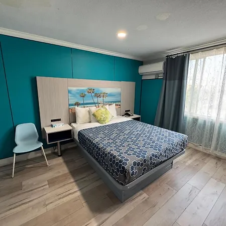 Hometel Suites-2