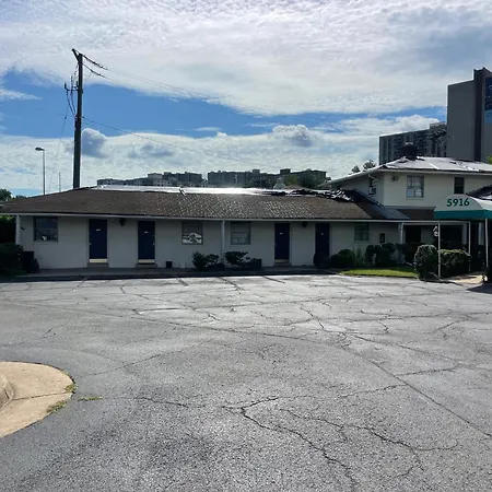 Travelers Motel-3