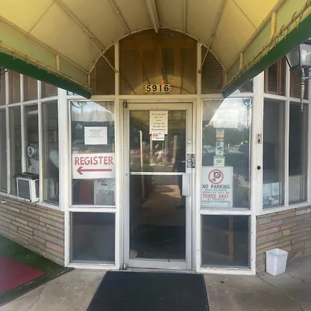 Travelers Motel-2
