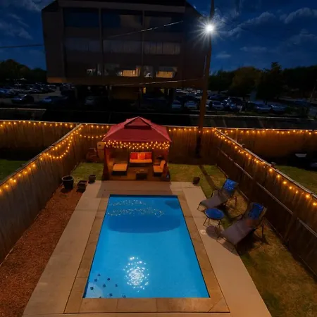 Stylish Home Private Pool, King Bed & Garage-2