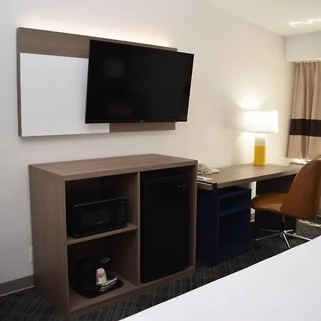 Comfort Inn & Suites Syracuse-Carrier Circle-2