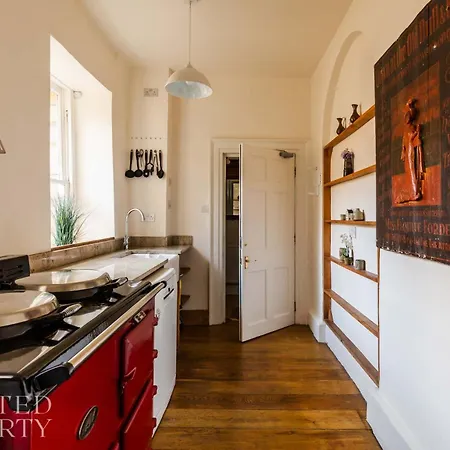 The Admirals House - Central Bath & Free Parking-3