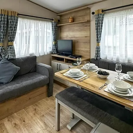 Tenby 1 The Saltern Holiday Park - Ukc8204-2