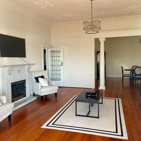 Hilltop Hideaway Brisbane-2