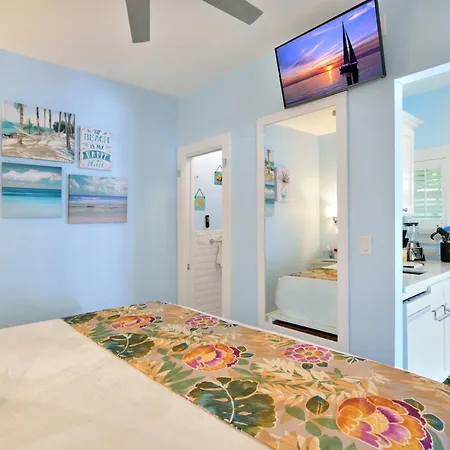 Center Court-Boutique Old Town Lodging-2