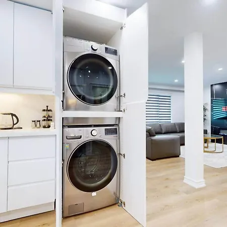 Lux 7 Bedroom Home Near Rogers Stadium/Downsview-3