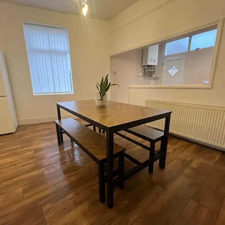 Liverpool Maple House 3Bed - Walk To Anfield Stadium-3