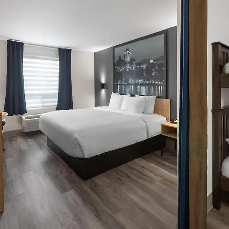 Super 8 By Wyndham Quebec City-2