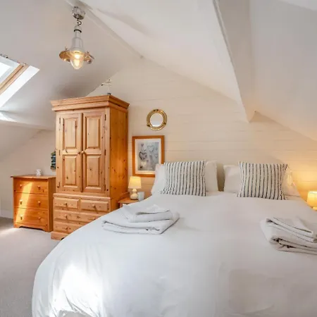 4 Bed In Whitby Oc-W414-3