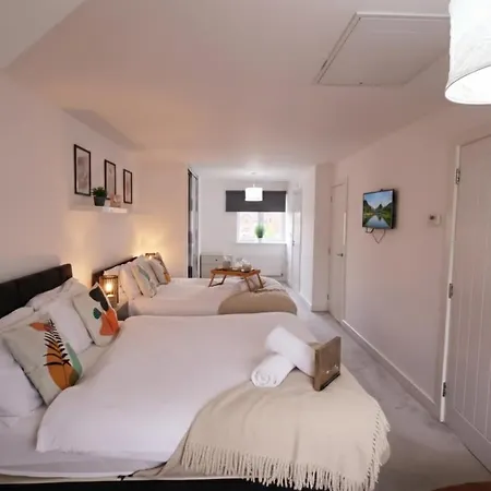 Lavish 4Br House With 2 Bathrooms And 1 Wc Ideal For Families, Professionals And Relocators Near Nec, Bhx, Hs2 And Jlr With Travel Cot, Pets Allowed And Free Parking - The Home Makers Hub-2