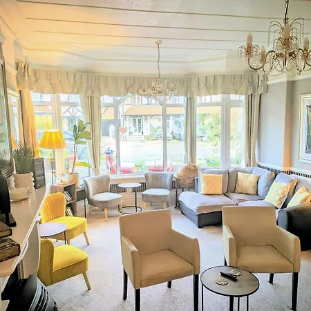 Sunnycroft Private Hotel-2