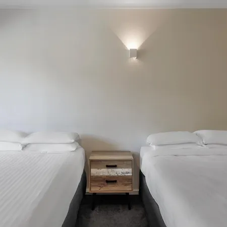 Elizabethan Lodge-3