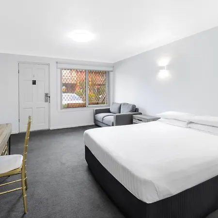 Elizabethan Lodge-3