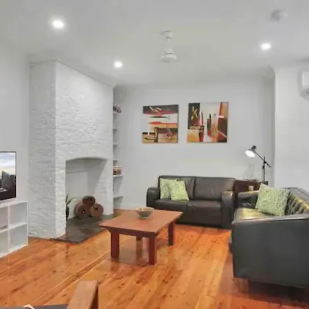 4 Bedroom House - Walk To Southbank-3