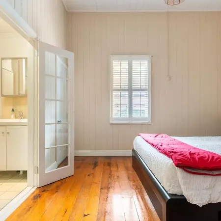 4 Bedroom House - Walk To Southbank-2