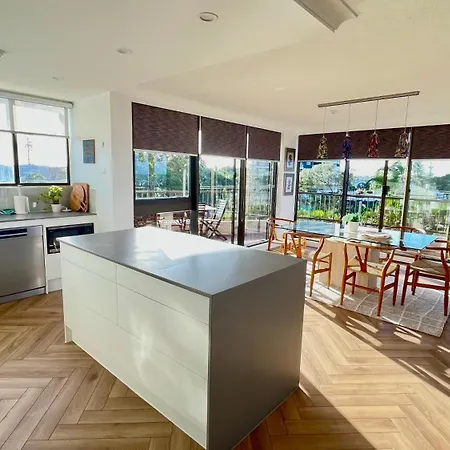 Broadwater Shores Waterfront Apartments-3