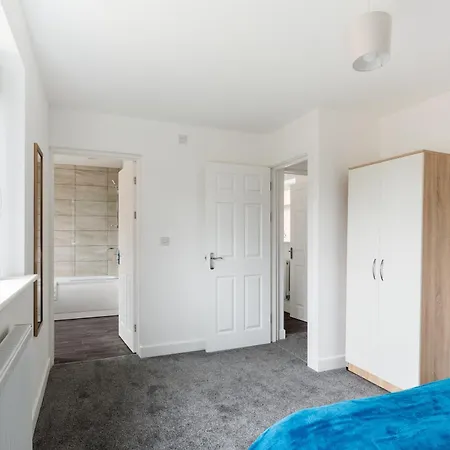 The Birmingham Estate Collective By Prime Stays - Contractor & Group Stays - Secure Parking-3