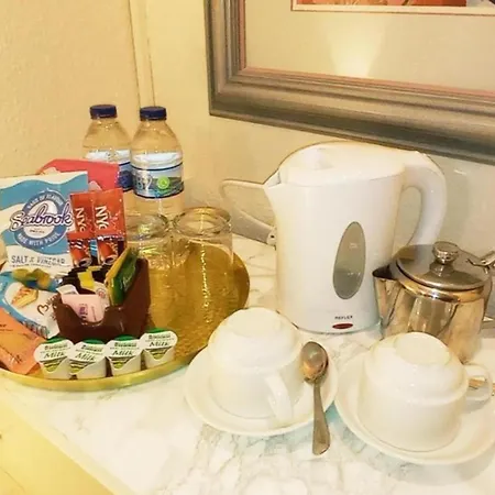 Oyo Lily Hotel Blackpool-3