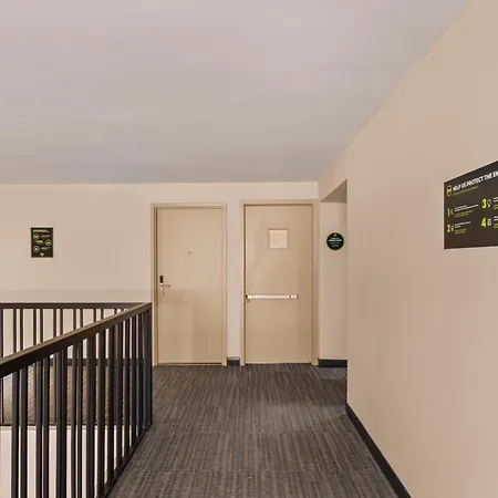 B&B Hotel Jacksonville Airport - Newly Renovated!-3