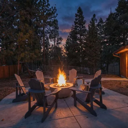 Elk Lodge Hot Tub Game Room-2