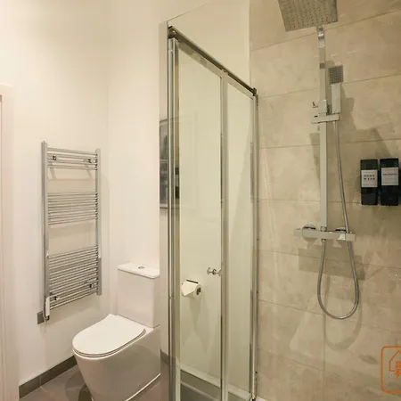 Equinox House - Modern 2 Bedroom 6 Guest Townhouse - Jewellery Quarter Birmingham City Centre-3