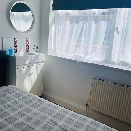 Circle Guest House Bed Only-3