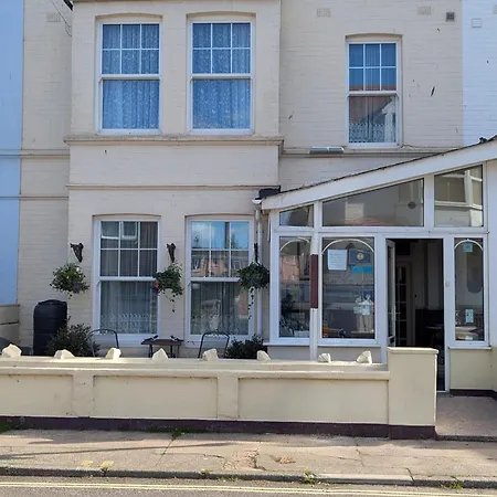 Kingswinford Guest House With Free Parking-3
